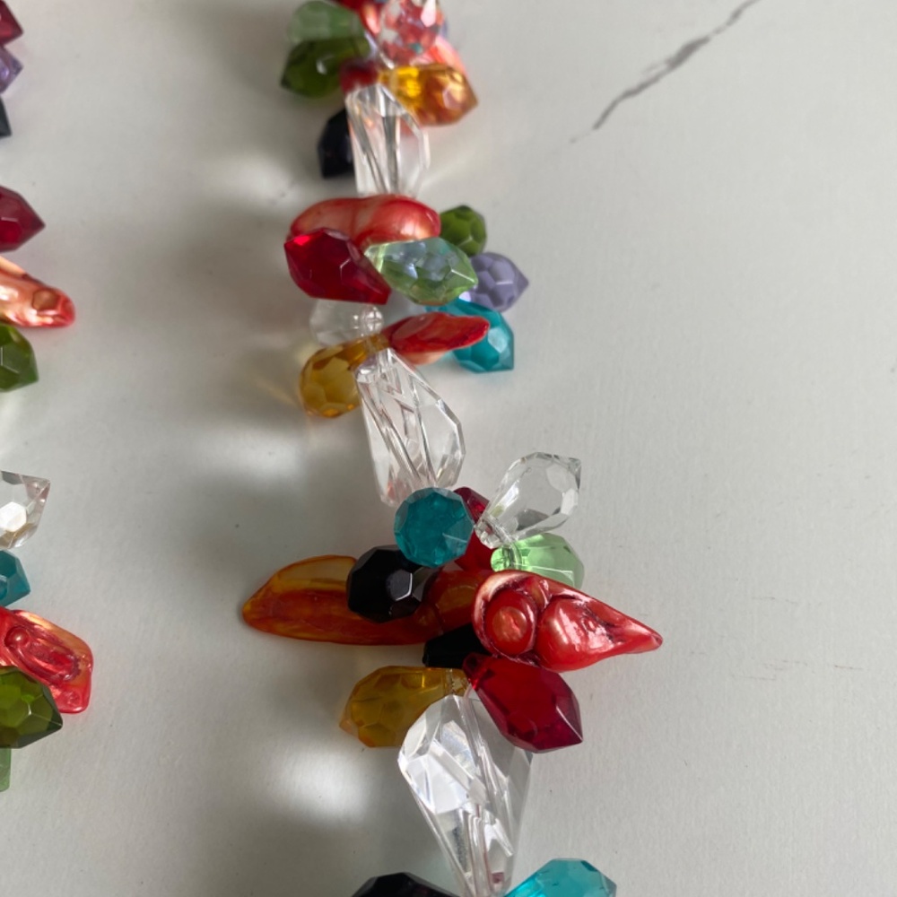 Acrylic/glass bead necklace 22” - Picture 3 of 5